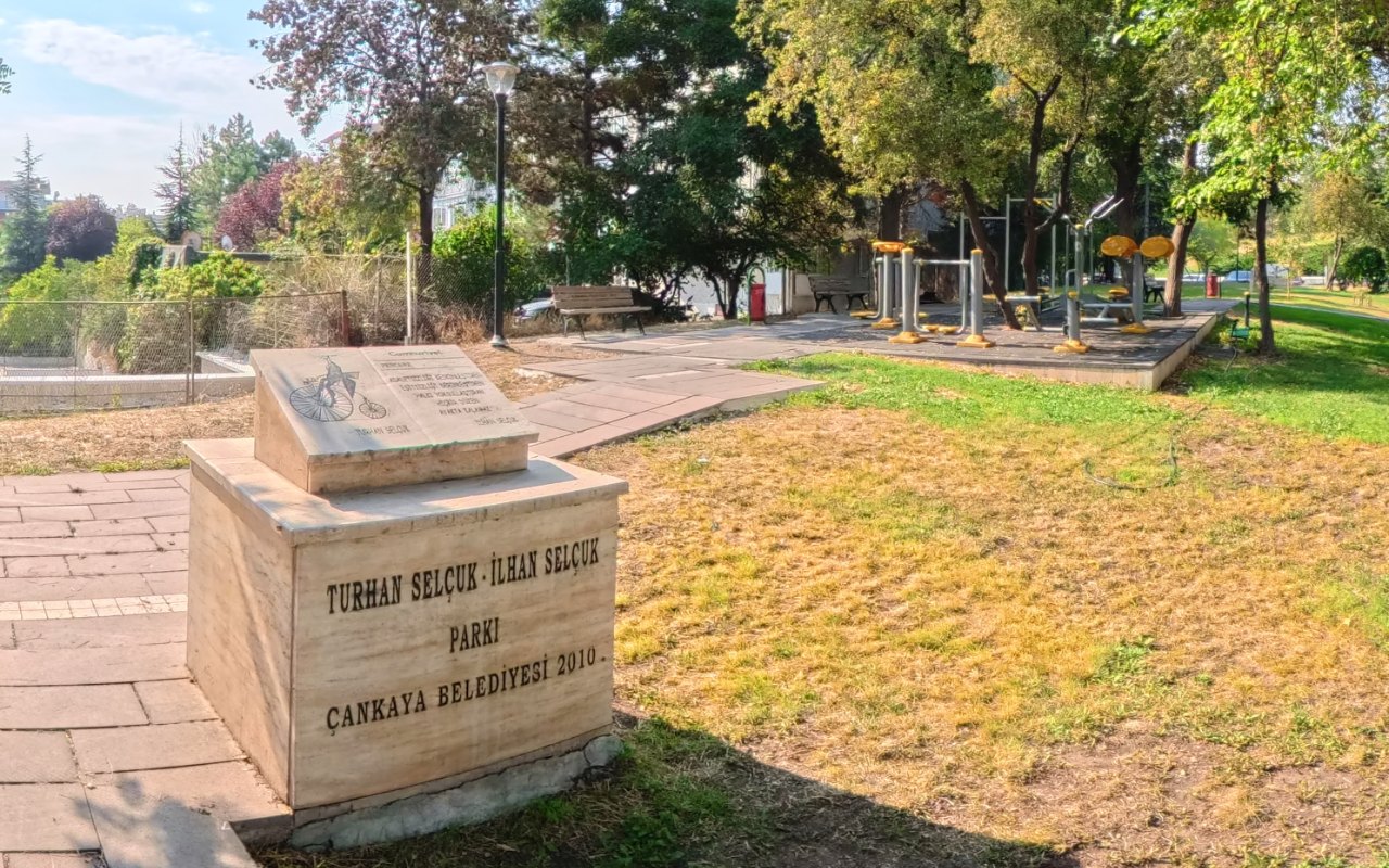 İlhan Selçuk Parkı mekânının kart fotoğrafı